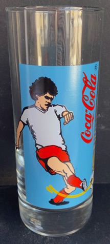 302005-1 € 3,00 coca cola glad afb sporter voetbal D6 H 16 cm.jpeg